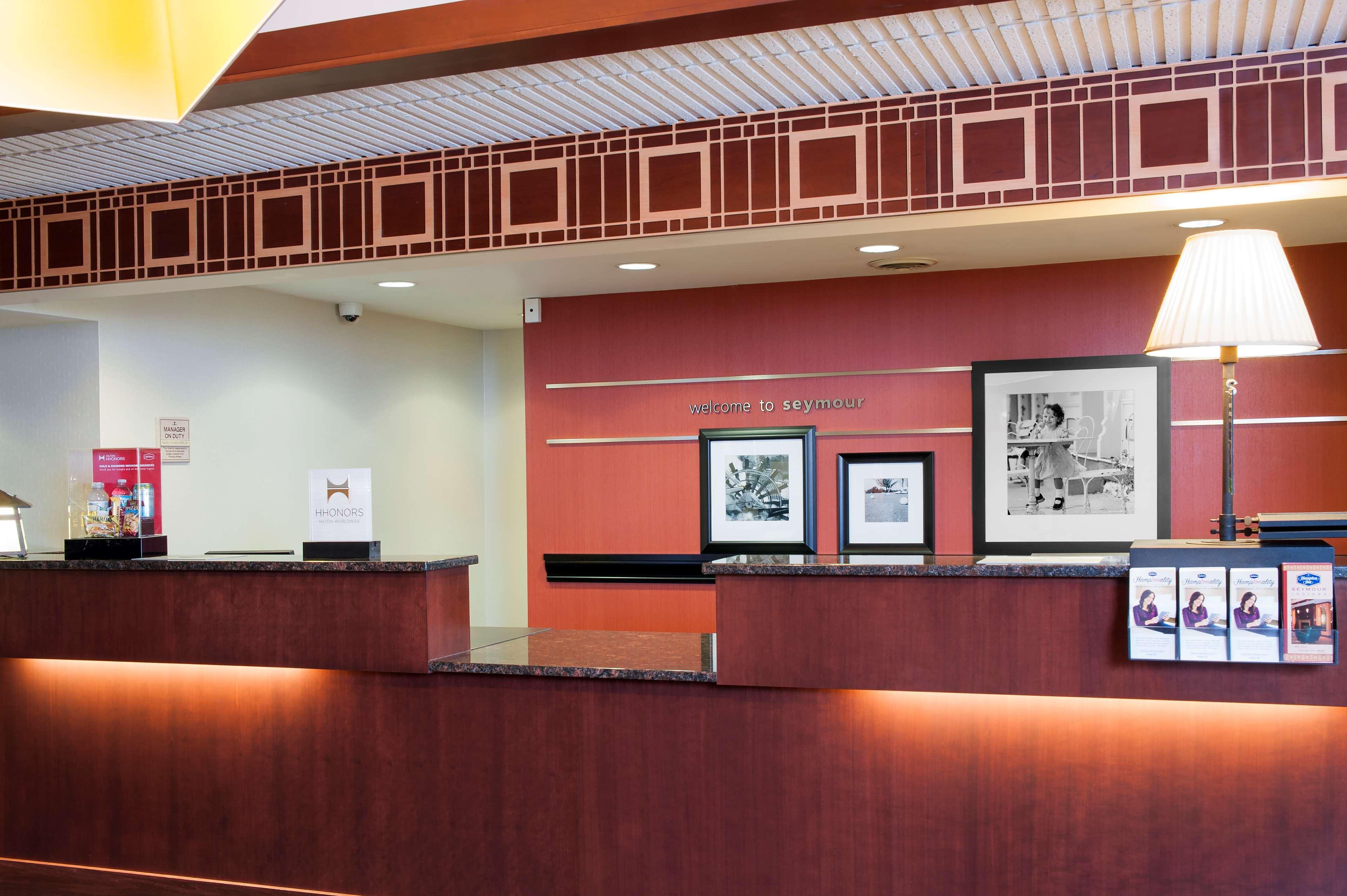 Hampton Inn Seymour Buitenkant foto