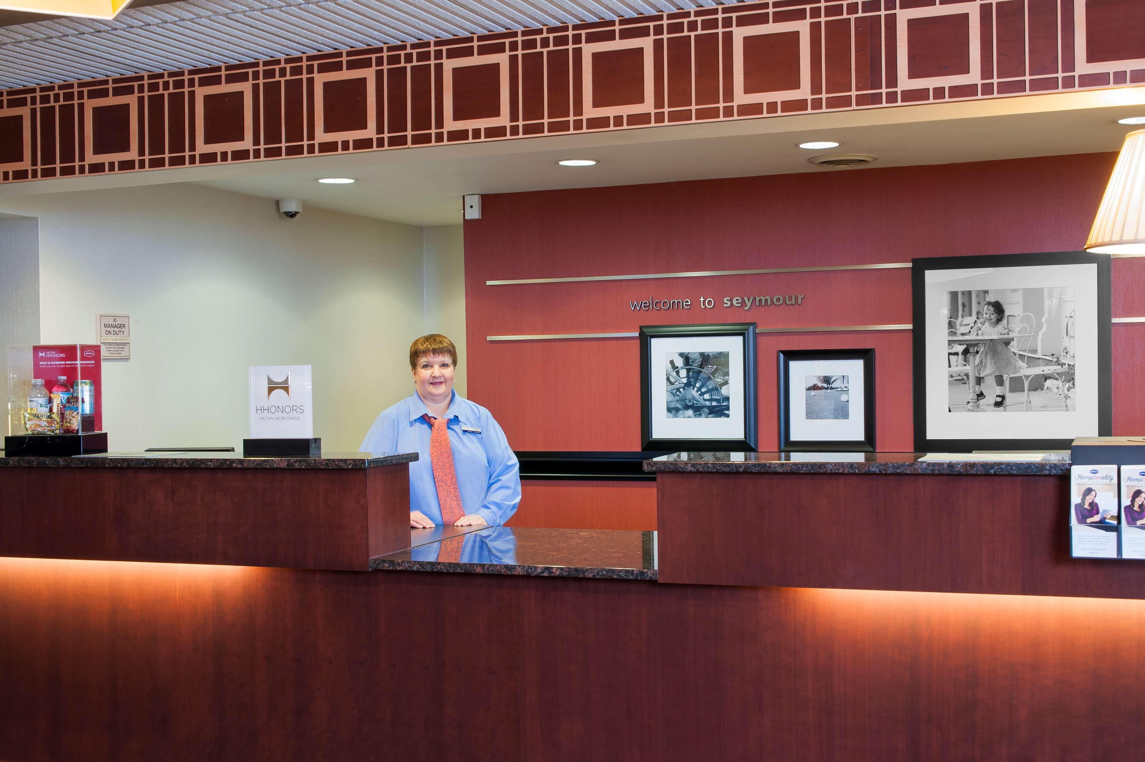 Hampton Inn Seymour Buitenkant foto